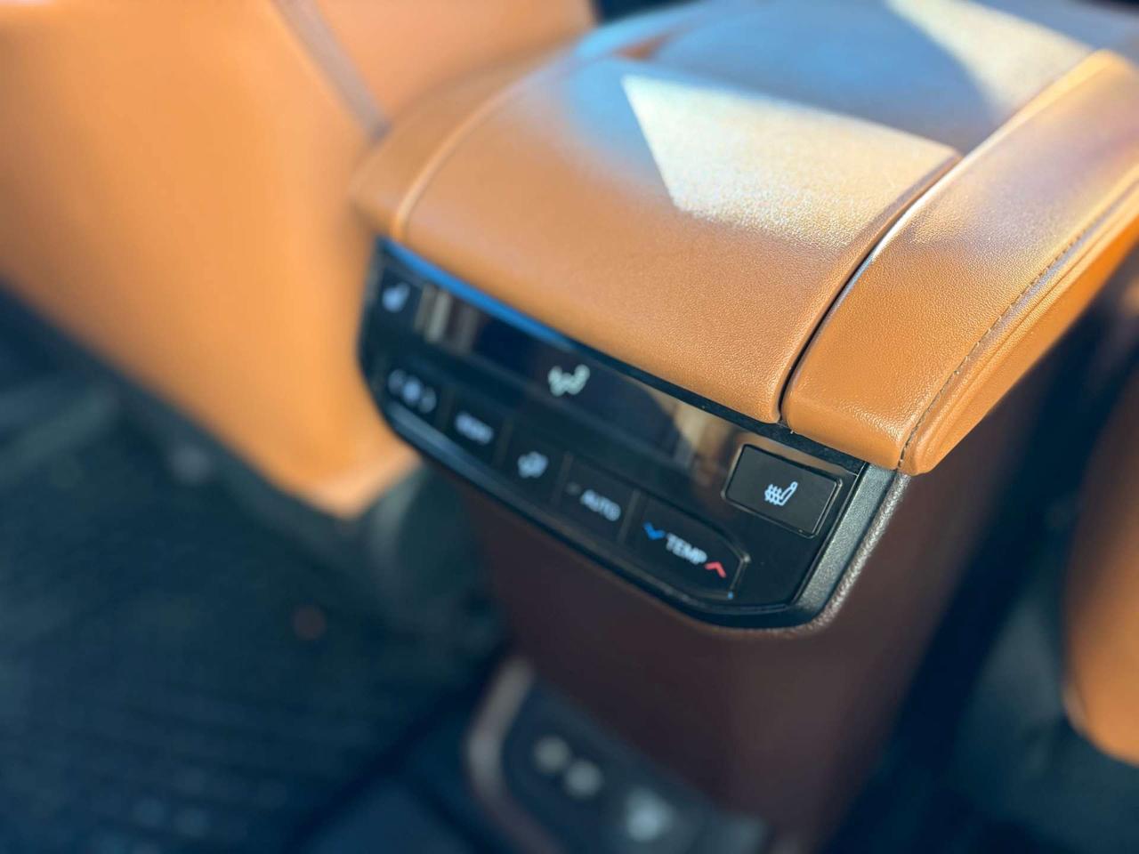 2021 Toyota Highlander Hybrid Limited Photo