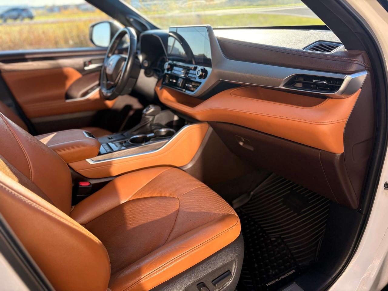 2021 Toyota Highlander Hybrid Limited Photo