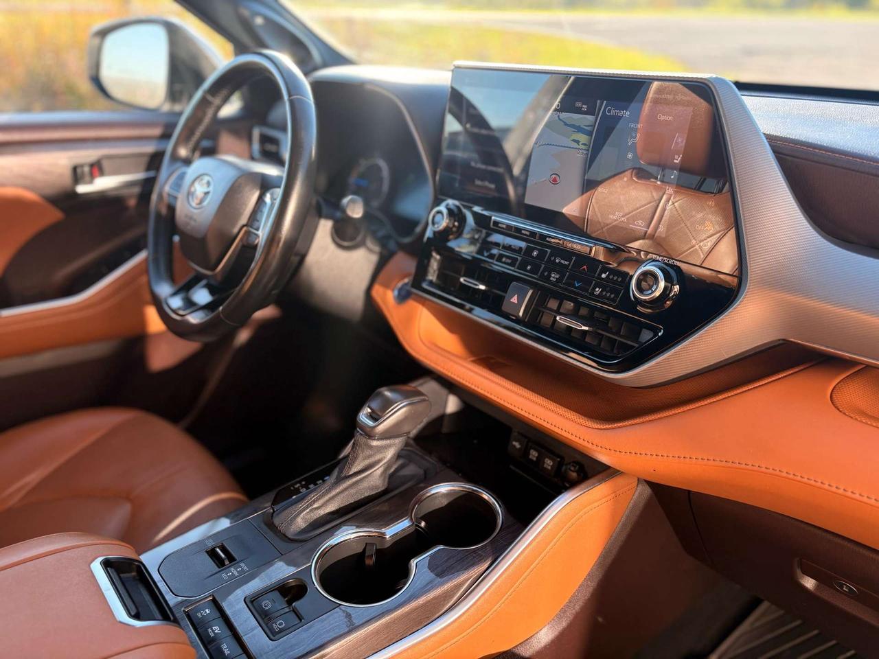 2021 Toyota Highlander Hybrid Limited Photo