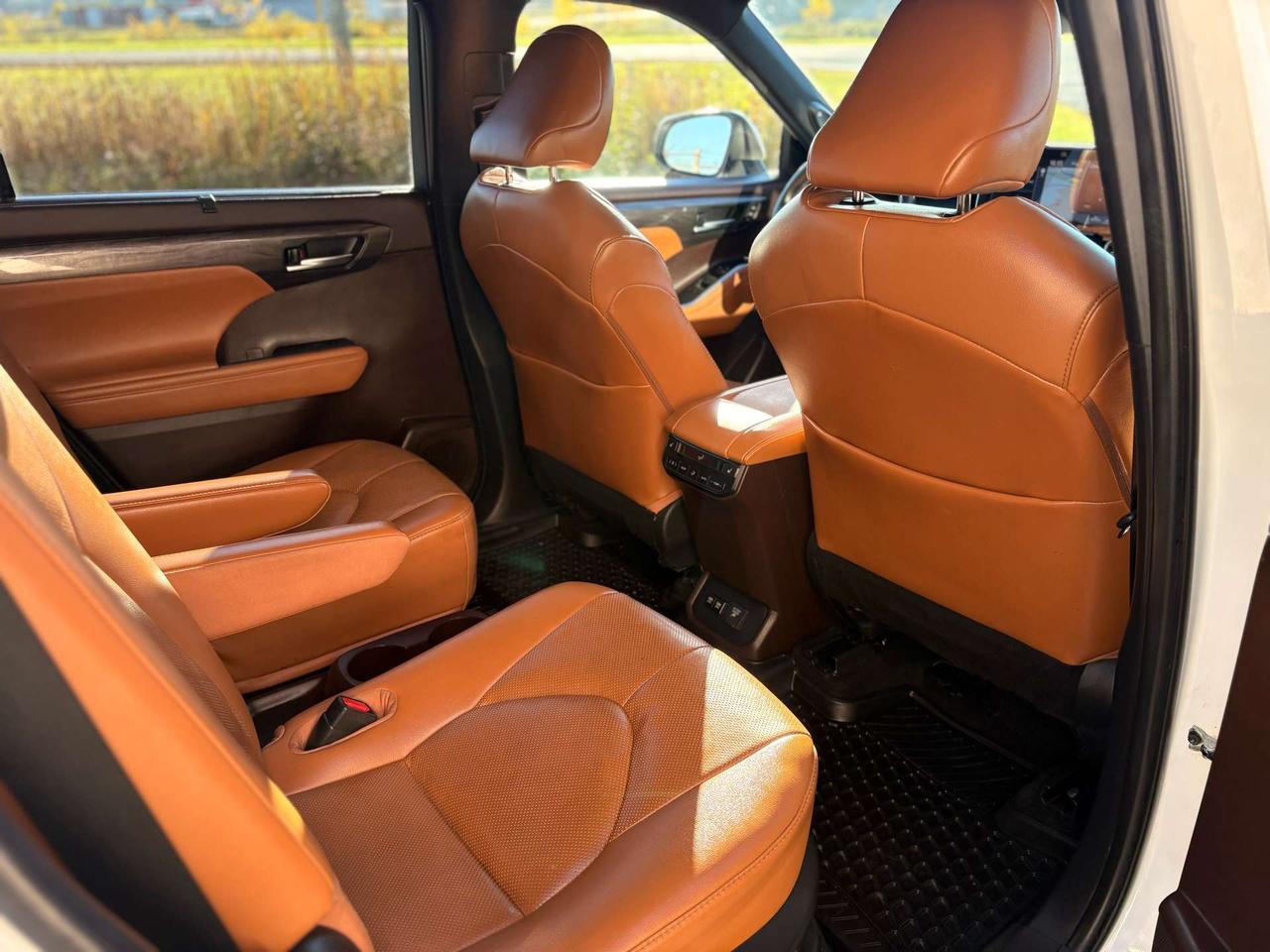 2021 Toyota Highlander Hybrid Limited Photo