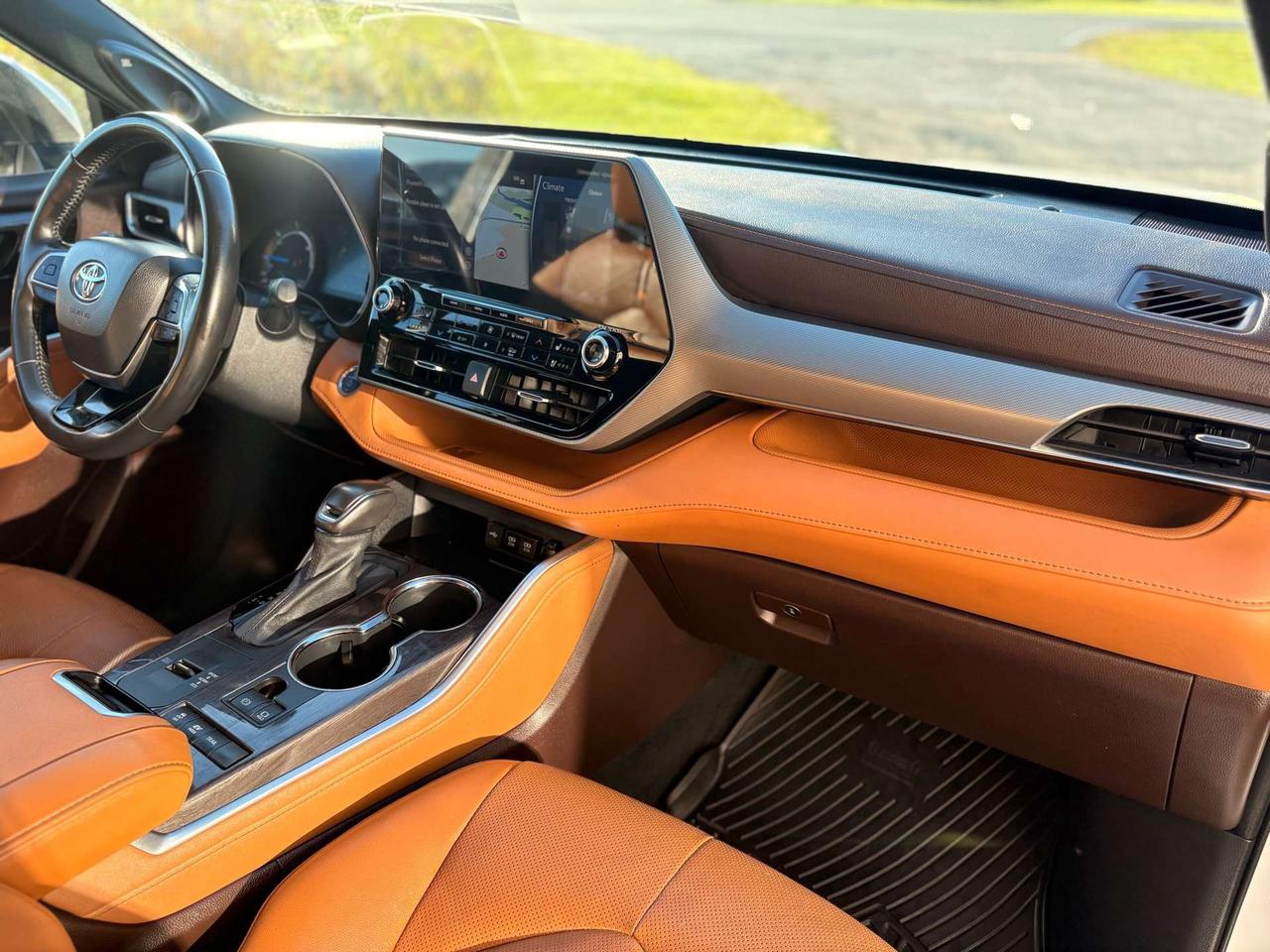 2021 Toyota Highlander Hybrid Limited Photo