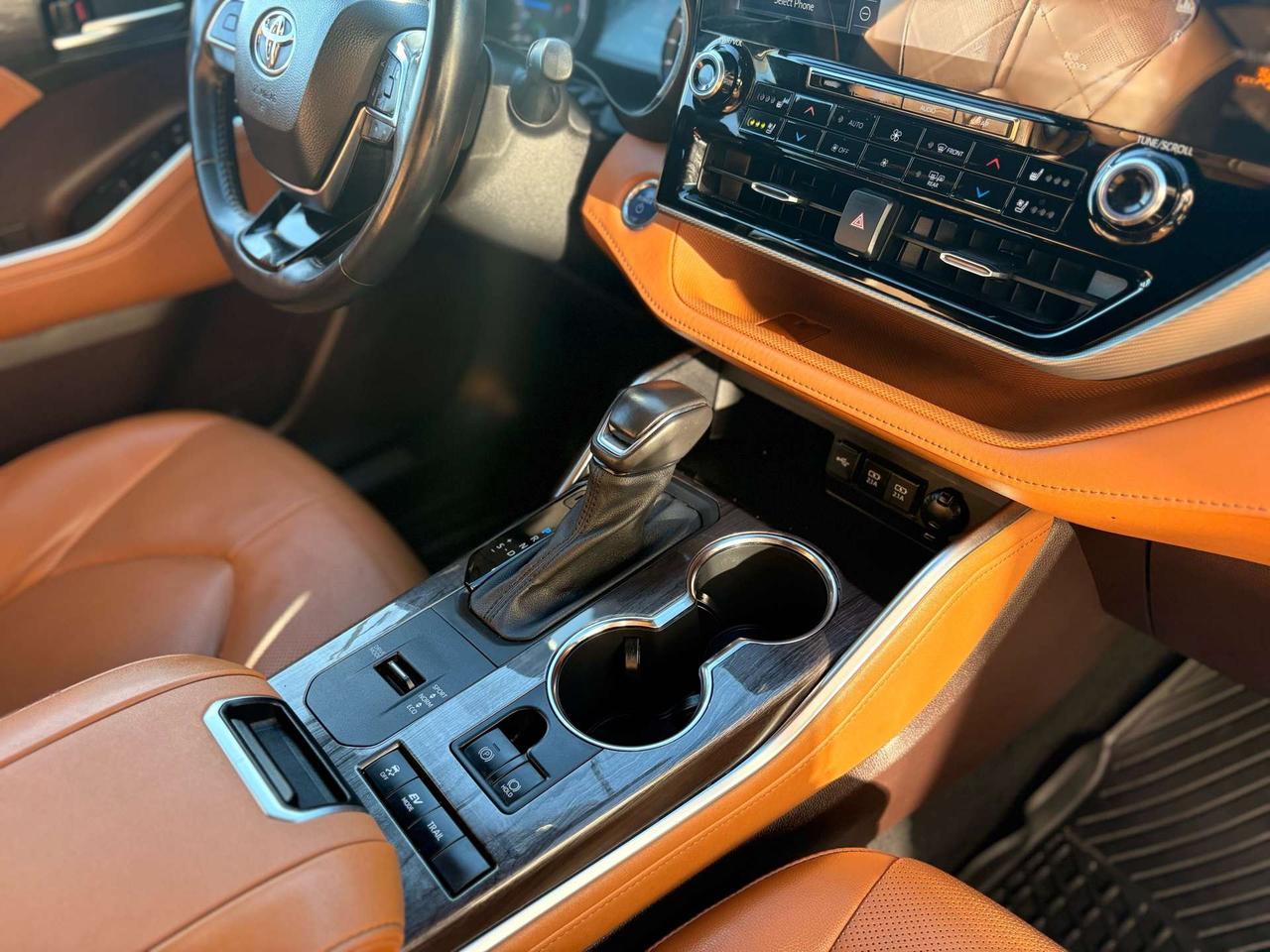 2021 Toyota Highlander Hybrid Limited Photo