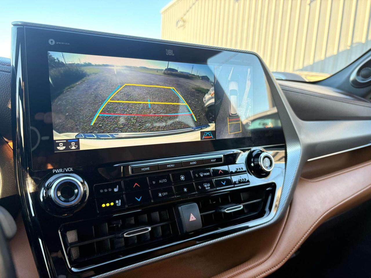 2021 Toyota Highlander Hybrid Limited Photo