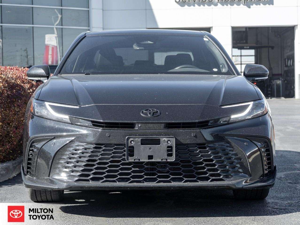 2025 Toyota Camry HYBRID LEATHER SEATING SUNROOF VENTILATED SEATS JBL SOUND WIRELESS CARPLAY ONE OWNER TCUV XLE Photo