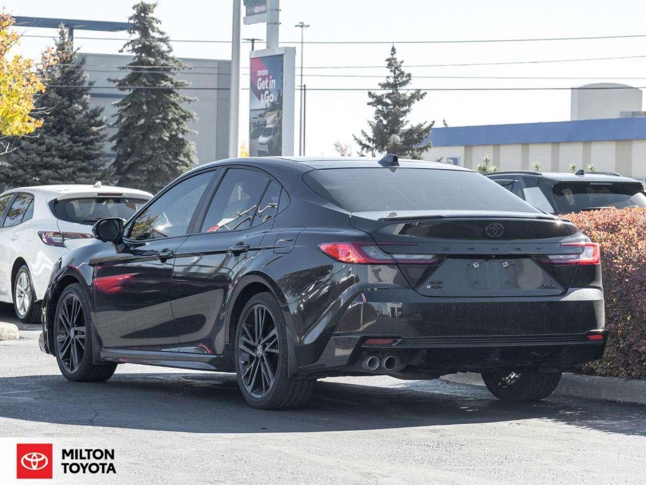 2025 Toyota Camry HYBRID LEATHER SEATING SUNROOF VENTILATED SEATS JBL SOUND WIRELESS CARPLAY ONE OWNER TCUV XLE Photo