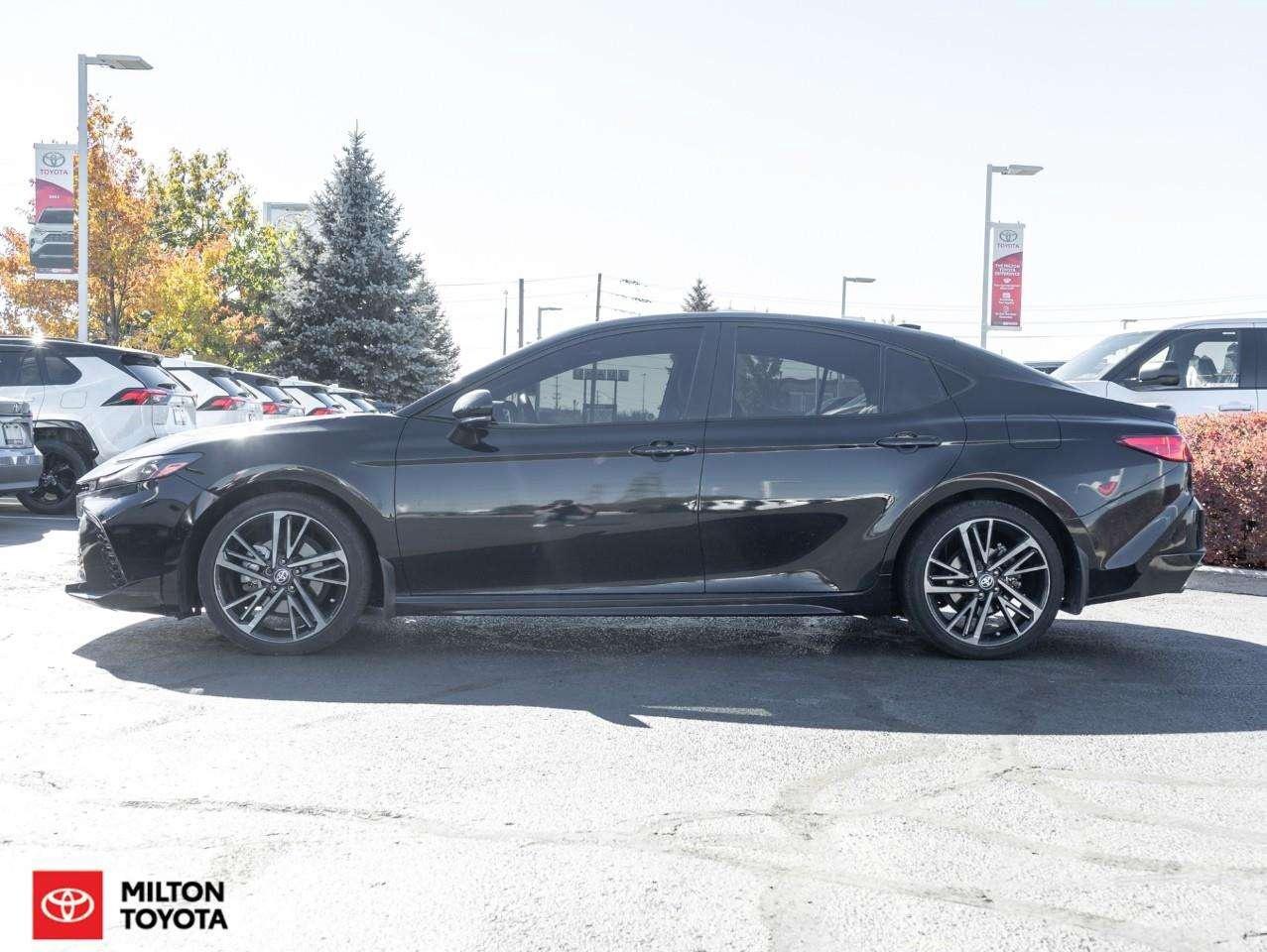 2025 Toyota Camry HYBRID LEATHER SEATING SUNROOF VENTILATED SEATS JBL SOUND WIRELESS CARPLAY ONE OWNER TCUV XLE Photo