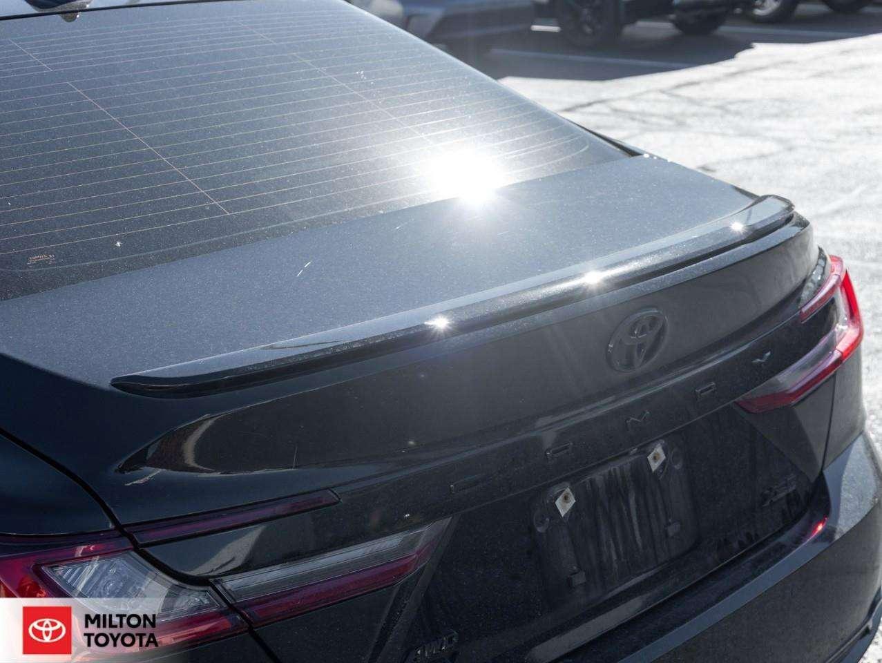 2025 Toyota Camry HYBRID LEATHER SEATING SUNROOF VENTILATED SEATS JBL SOUND WIRELESS CARPLAY ONE OWNER TCUV XLE Photo