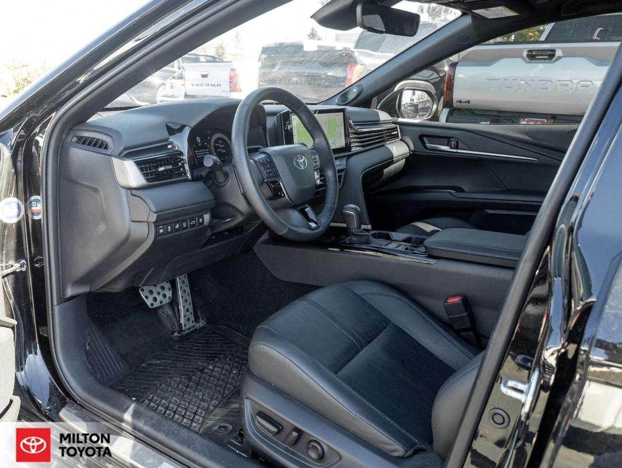 2025 Toyota Camry HYBRID LEATHER SEATING SUNROOF VENTILATED SEATS JBL SOUND WIRELESS CARPLAY ONE OWNER TCUV XLE Photo