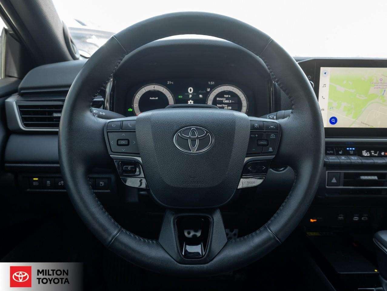 2025 Toyota Camry HYBRID LEATHER SEATING SUNROOF VENTILATED SEATS JBL SOUND WIRELESS CARPLAY ONE OWNER TCUV XLE Photo