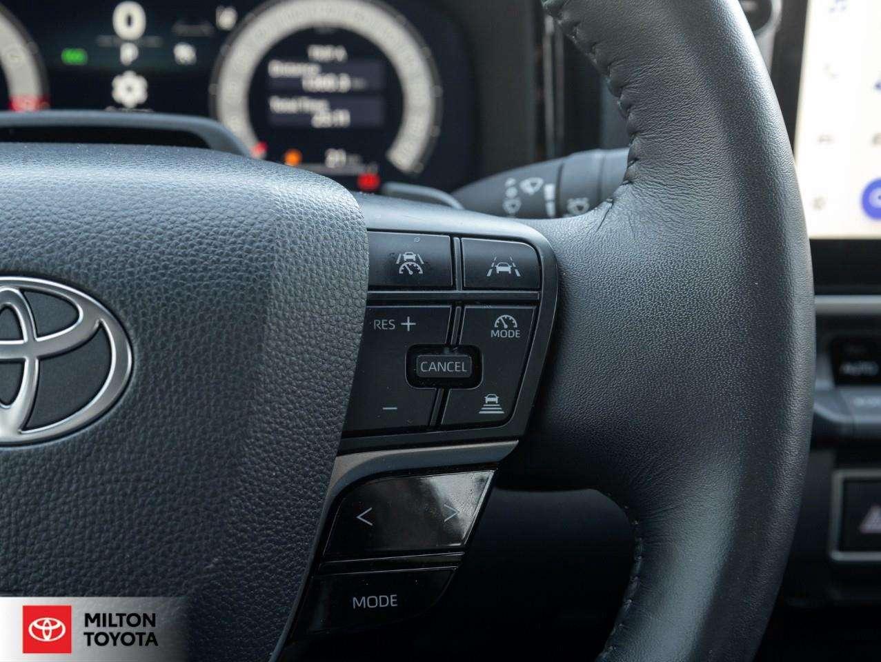 2025 Toyota Camry HYBRID LEATHER SEATING SUNROOF VENTILATED SEATS JBL SOUND WIRELESS CARPLAY ONE OWNER TCUV XLE Photo