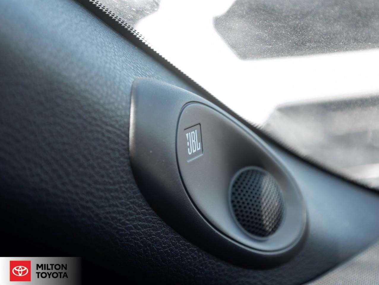 2025 Toyota Camry HYBRID LEATHER SEATING SUNROOF VENTILATED SEATS JBL SOUND WIRELESS CARPLAY ONE OWNER TCUV XLE Photo