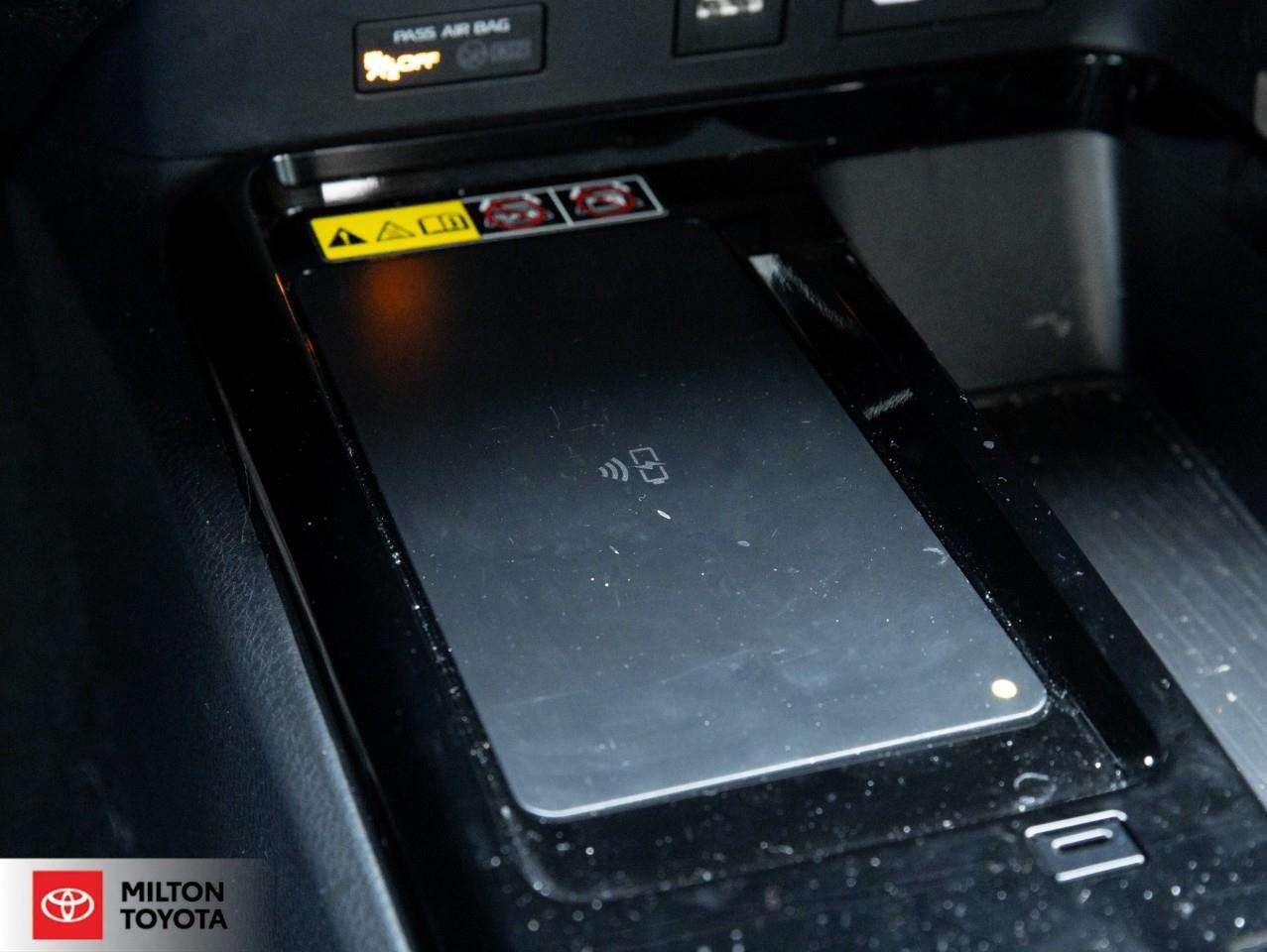 2025 Toyota Camry HYBRID LEATHER SEATING SUNROOF VENTILATED SEATS JBL SOUND WIRELESS CARPLAY ONE OWNER TCUV XLE Photo