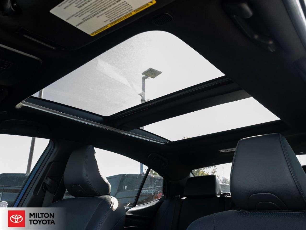 2025 Toyota Camry HYBRID LEATHER SEATING SUNROOF VENTILATED SEATS JBL SOUND WIRELESS CARPLAY ONE OWNER TCUV XLE Photo