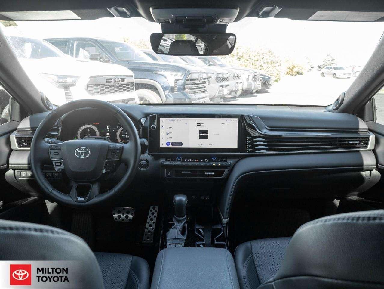 2025 Toyota Camry HYBRID LEATHER SEATING SUNROOF VENTILATED SEATS JBL SOUND WIRELESS CARPLAY ONE OWNER TCUV XLE Photo