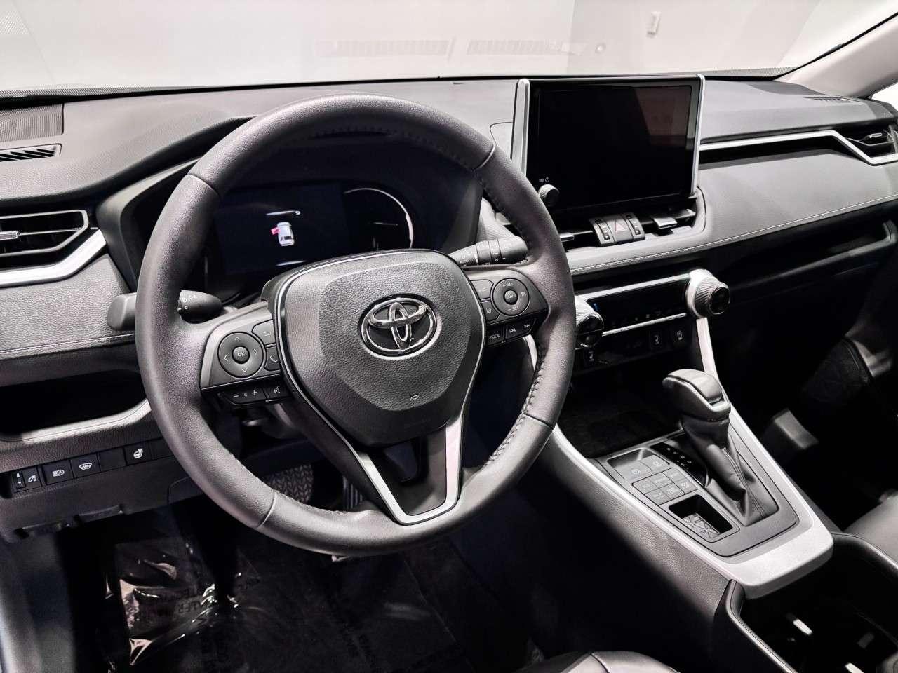 2025 Toyota RAV4 XLE AWD Photo