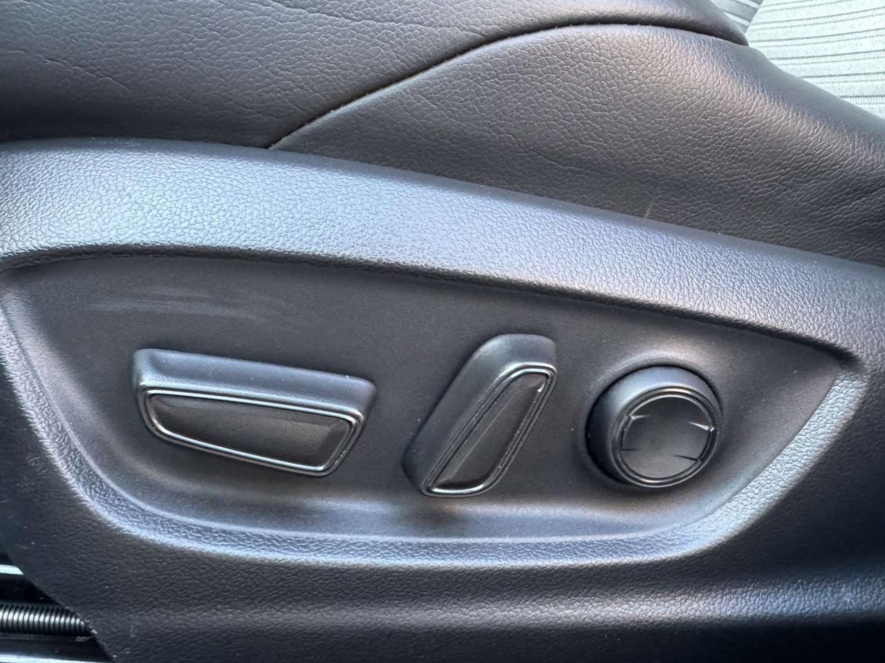 2020 Toyota Corolla XSE   Leather   Sunroof   Push Start Photo