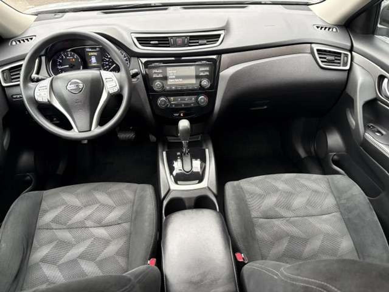 2016 Nissan Rogue SV, PANO ROOF, REVERSE CAMERA, HEATED SEATS!! Photo