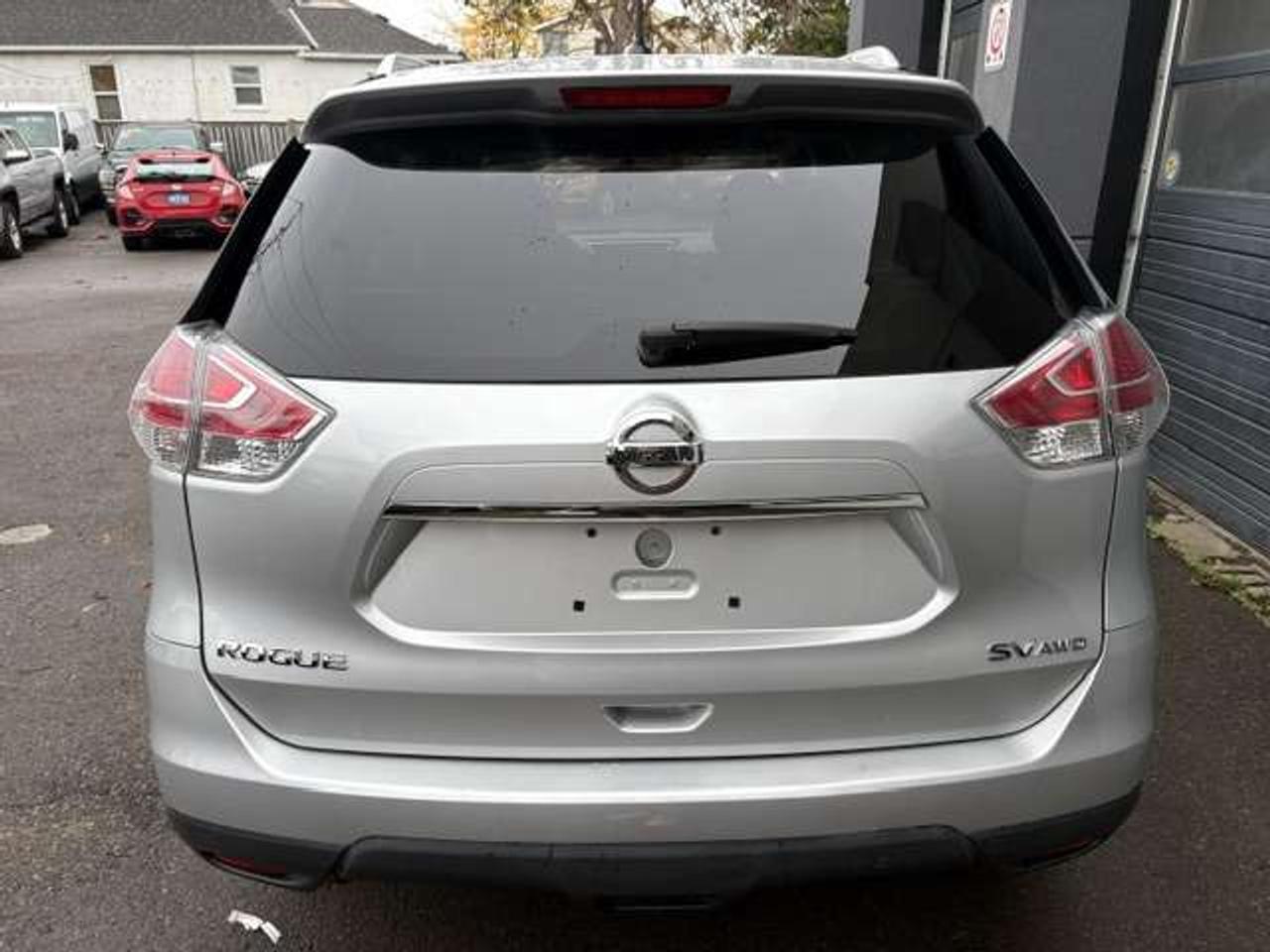 2016 Nissan Rogue SV, PANO ROOF, REVERSE CAMERA, HEATED SEATS!! Photo