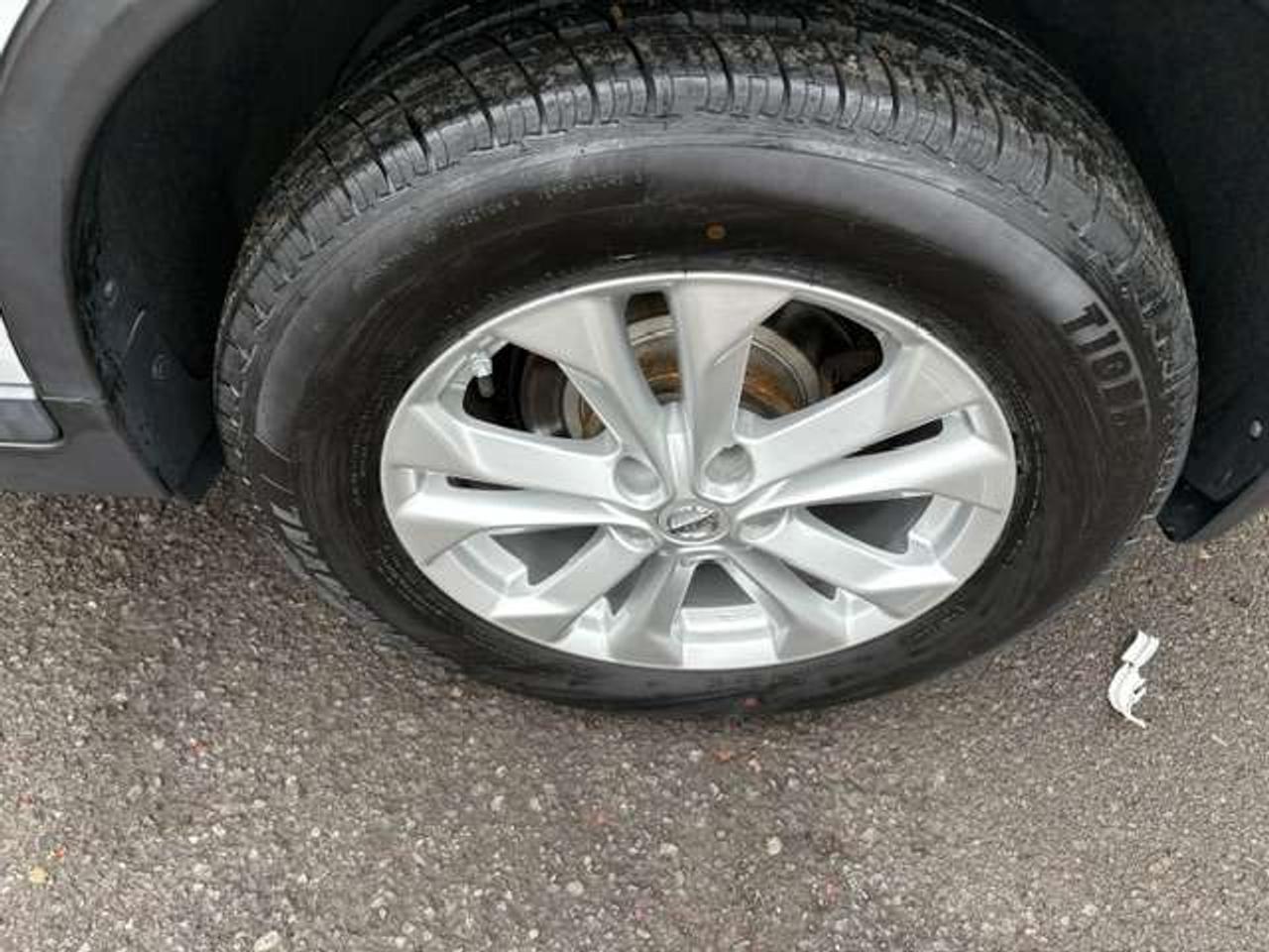 2016 Nissan Rogue SV, PANO ROOF, REVERSE CAMERA, HEATED SEATS!! Photo