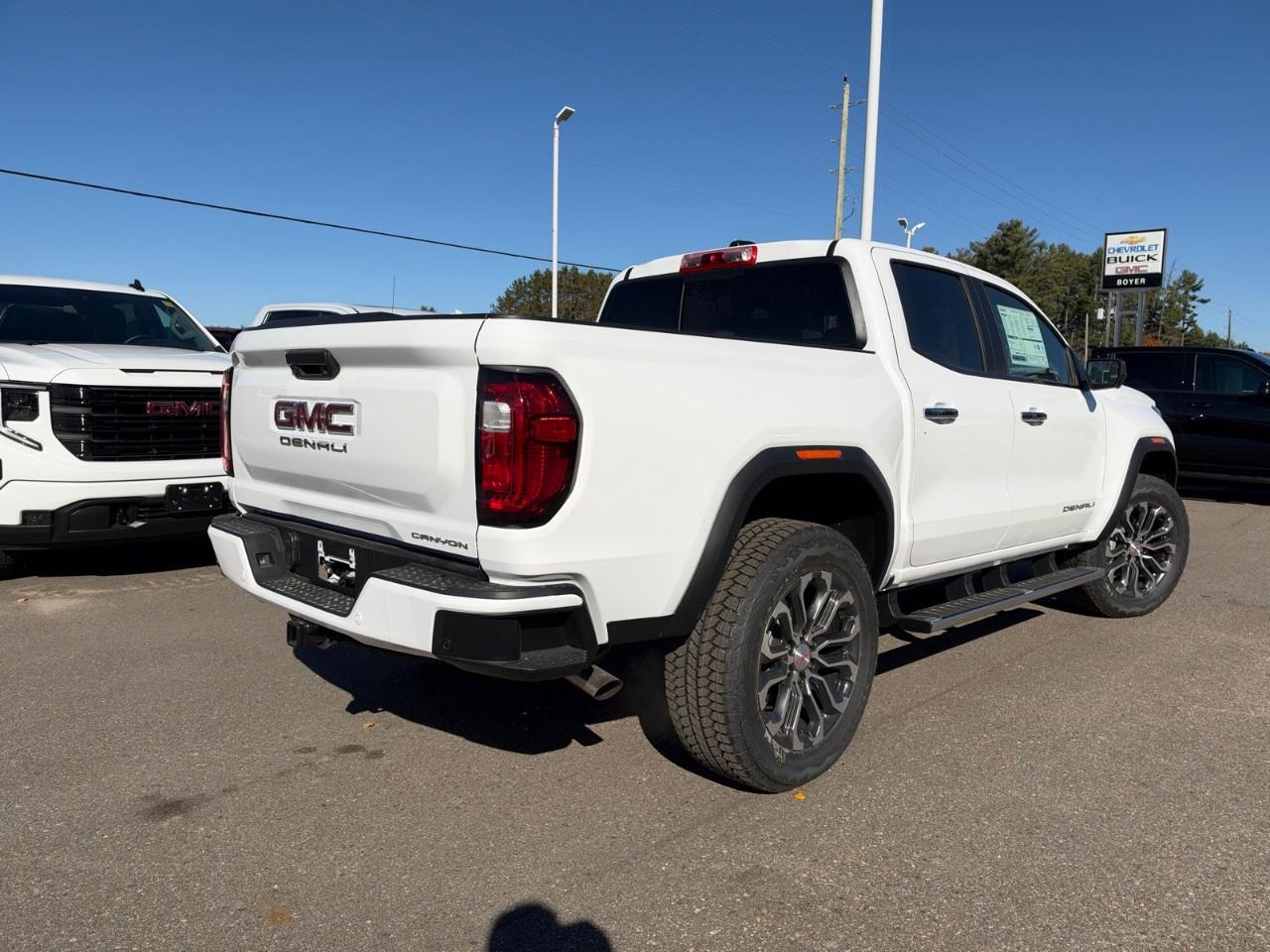 2026 GMC Canyon Crew Cab Short Box 4-Wheel Drive Denali Photo4