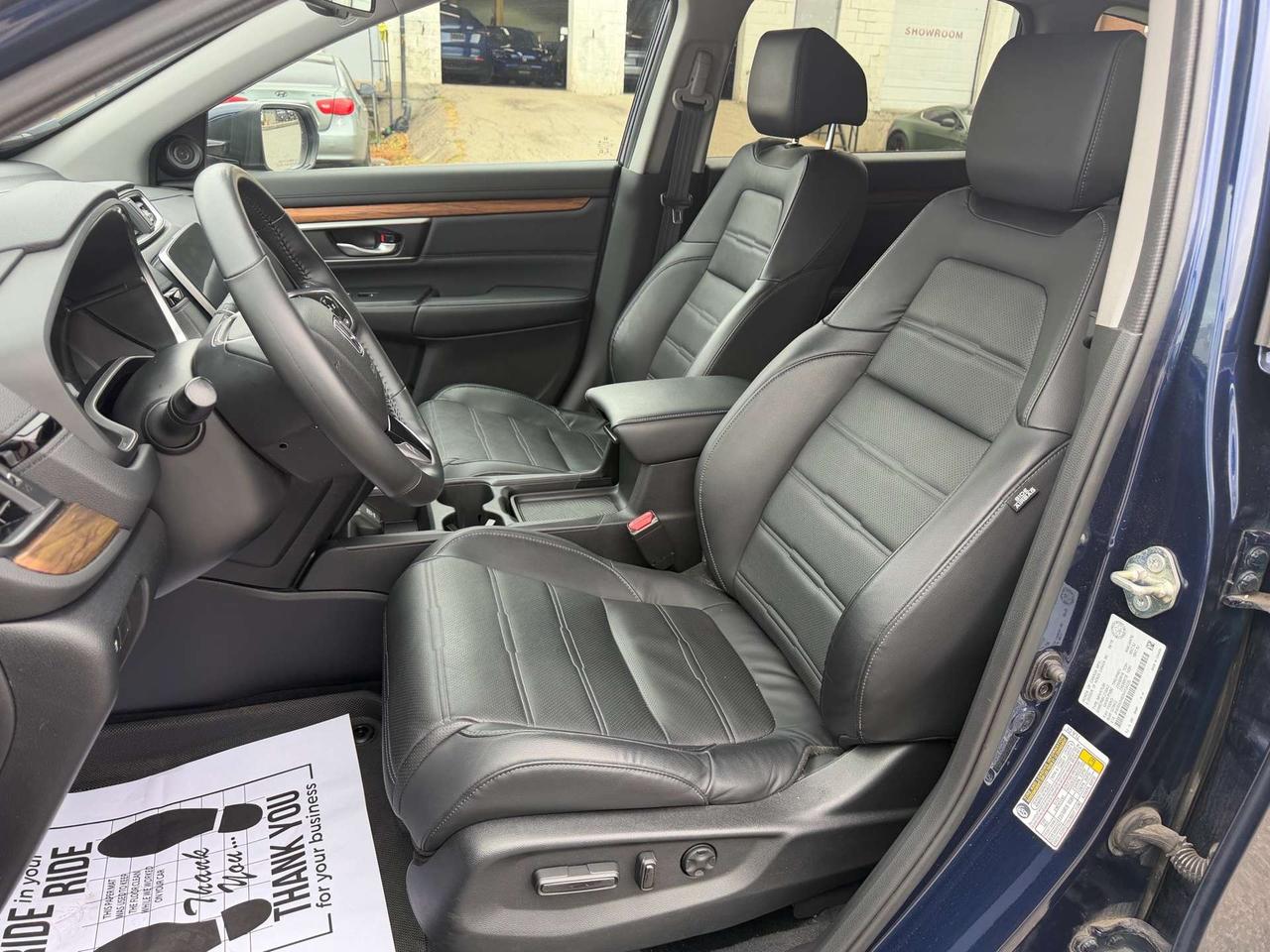 2019 Honda CR-V Touring ~ PANO ROOF ~ LEATHER ~ NO ACCIDENTS Photo