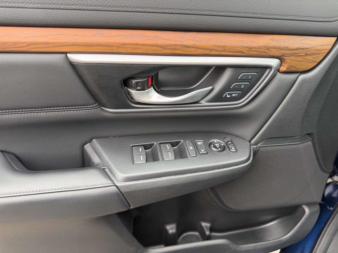 2019 Honda CR-V Touring ~ PANO ROOF ~ LEATHER ~ NO ACCIDENTS Photo