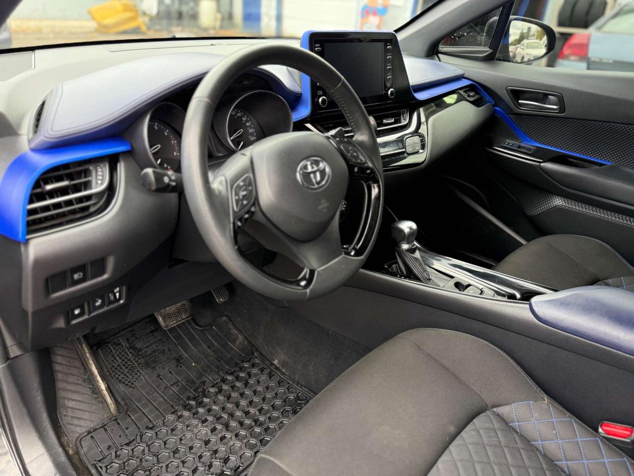 2020 Toyota C-HR XLE *CERTIFIED* Photo