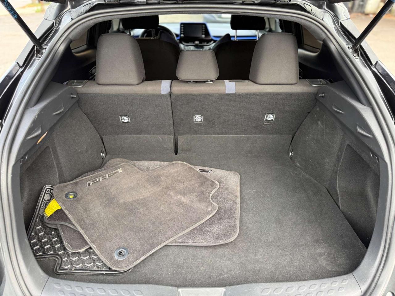2020 Toyota C-HR XLE *CERTIFIED* Photo