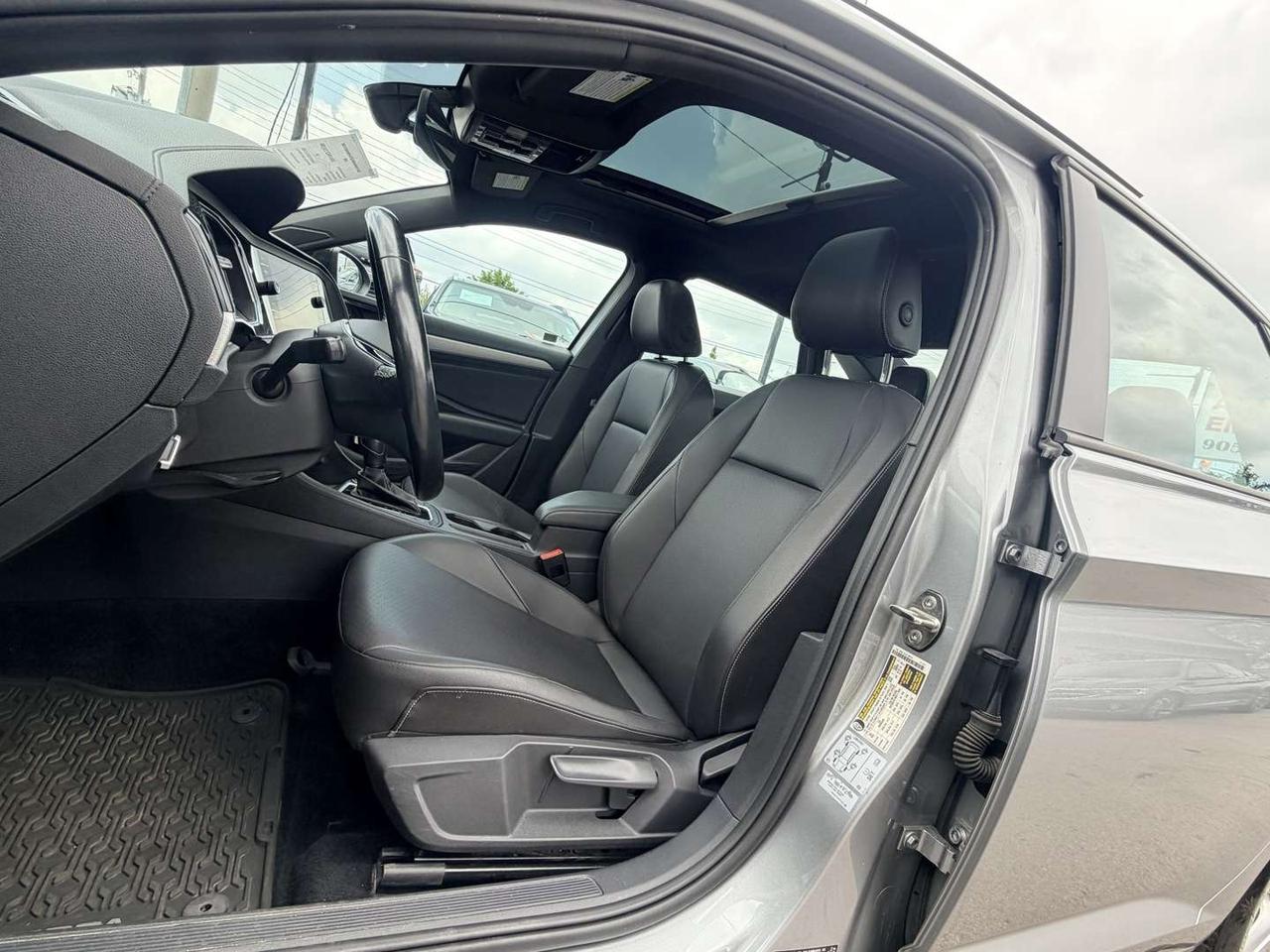 2021 Volkswagen Jetta Highline R Line   Sunroof   Leather   Ambient Light Photo