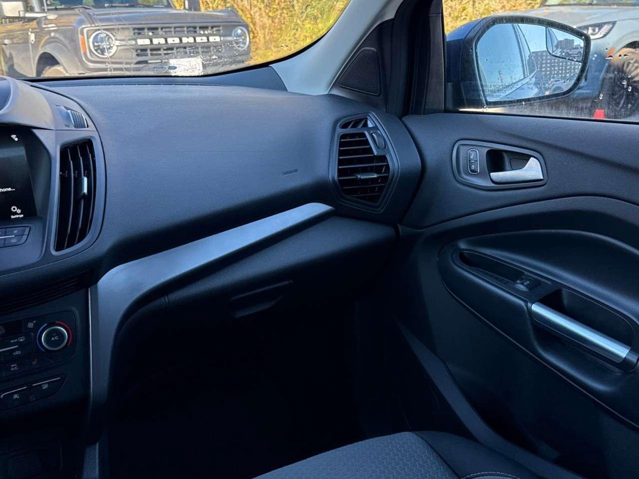 2019 Ford Escape SE   4WD   HEATED SEATS   1 OWNER Photo