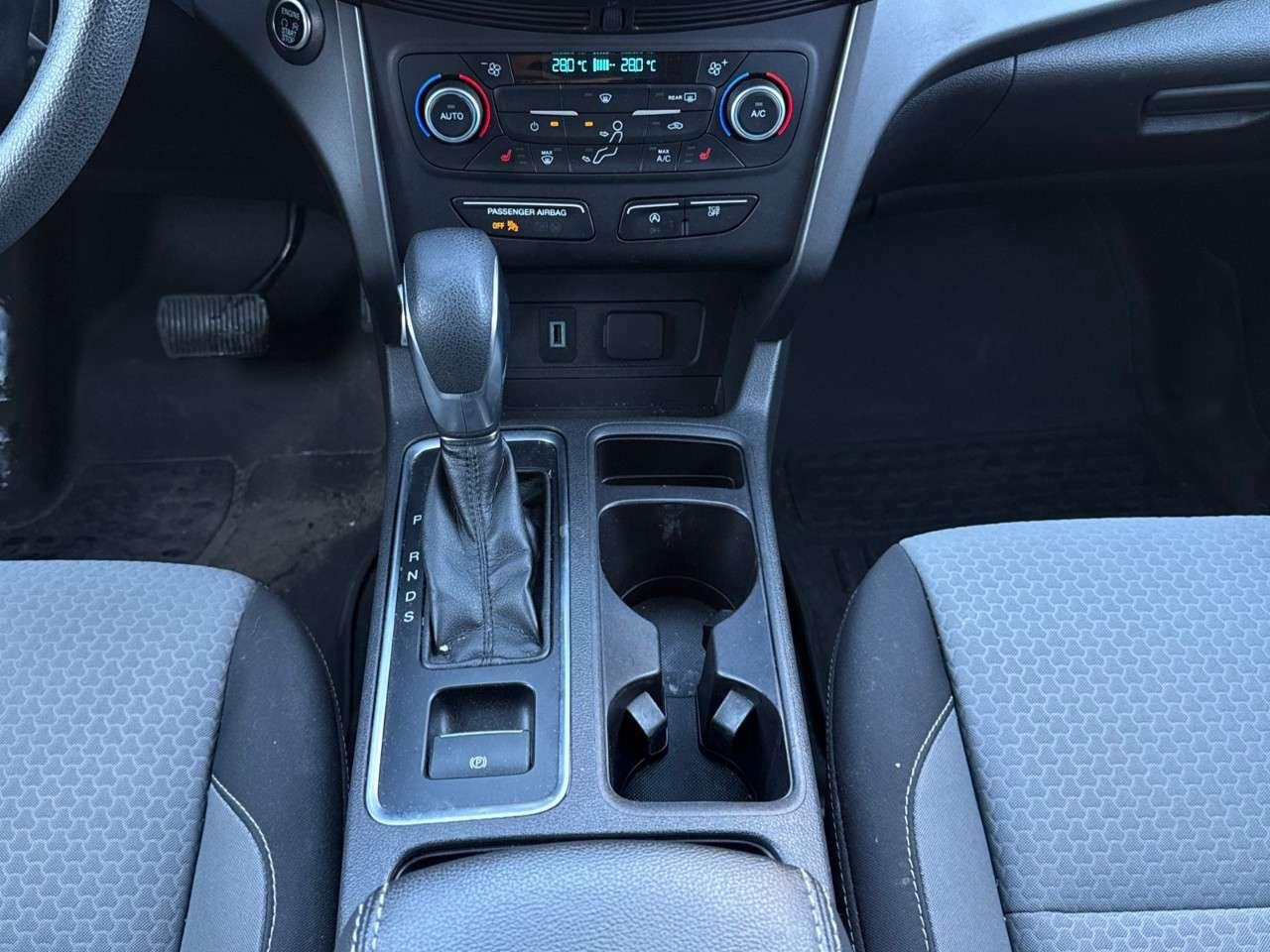 2019 Ford Escape SE   4WD   HEATED SEATS   1 OWNER Photo