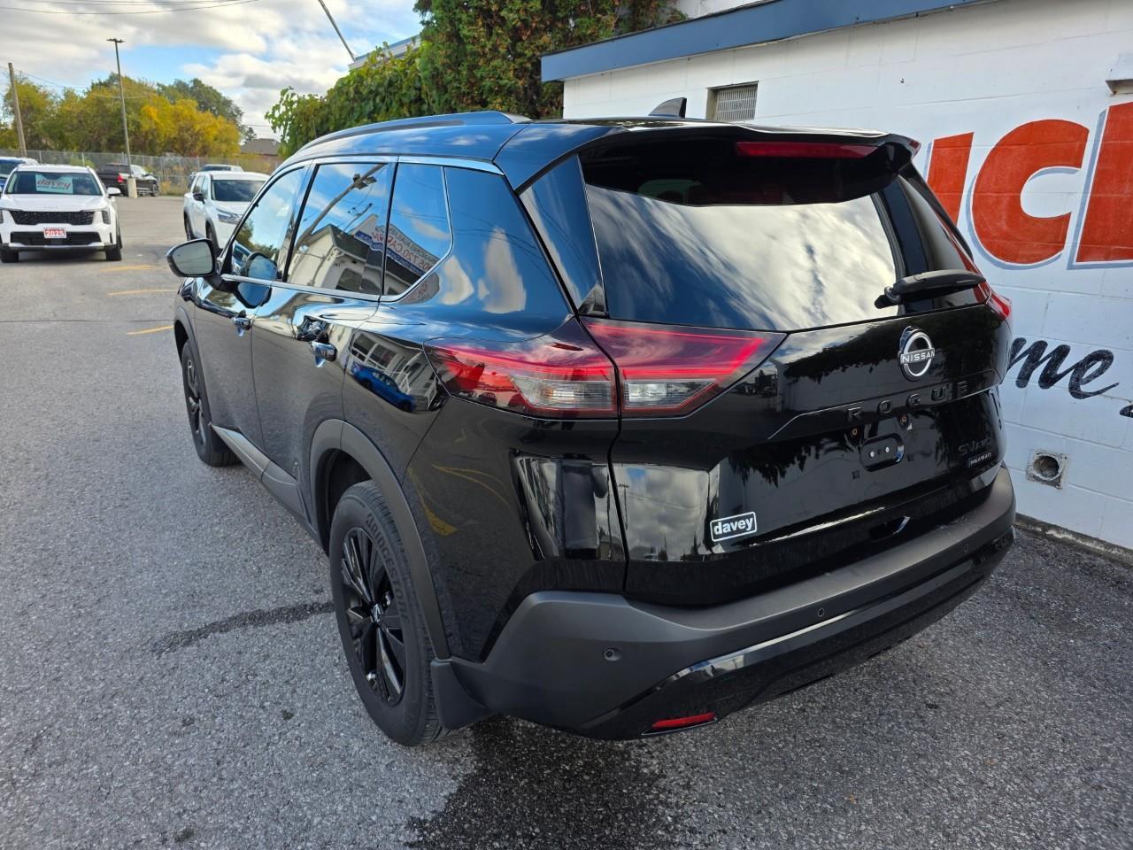 2023 Nissan Rogue SV Midnight Edition 4dr All-Wheel Drive Sport Utility Photo