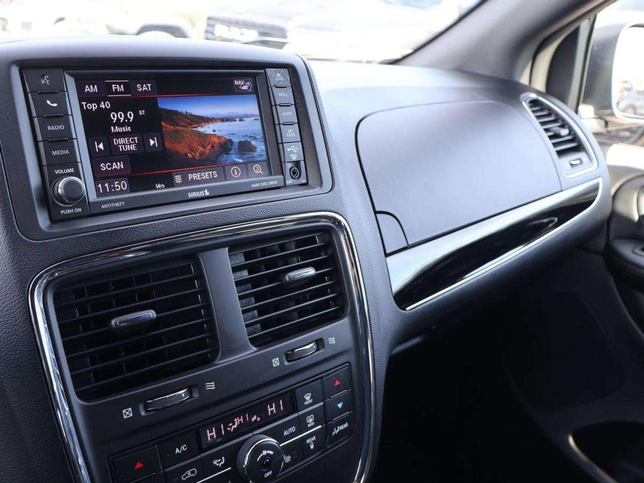 2020 Dodge Grand Caravan SXT Photo