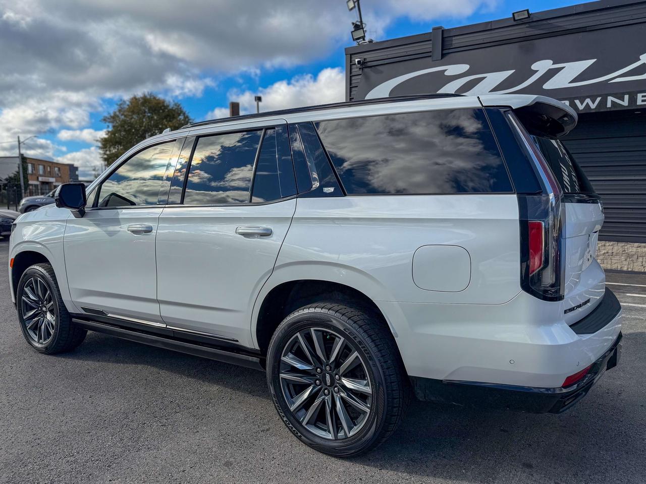 2021 Cadillac Escalade Sport Platinum Photo2