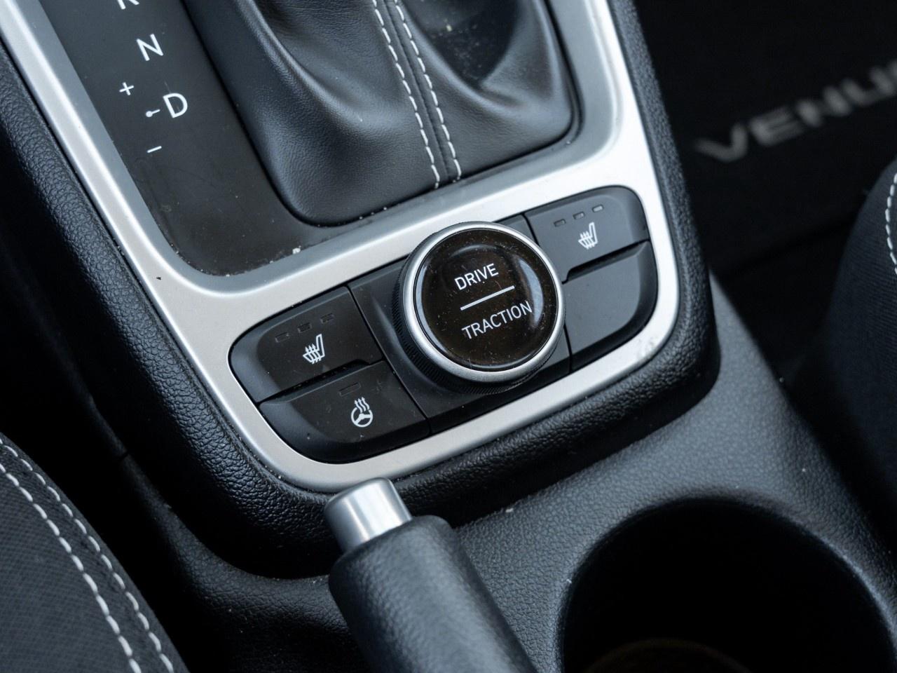 2025 Hyundai Venue Preferred IVT Photo