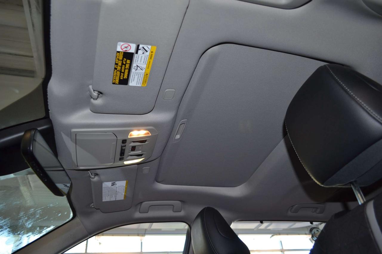 2025 Toyota Highlander XLE Photo4