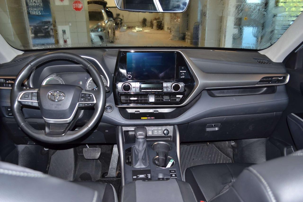 2025 Toyota Highlander XLE Photo
