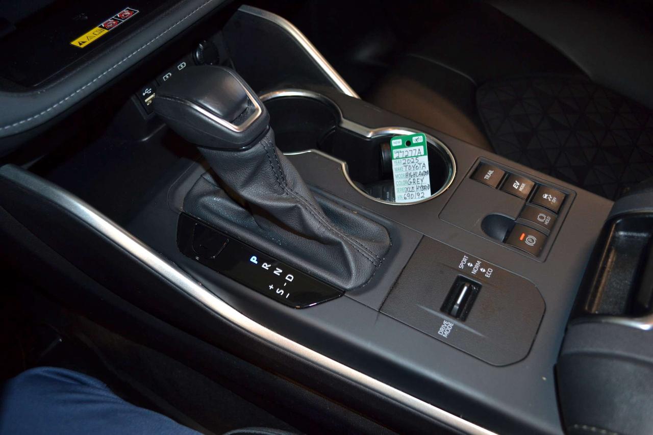 2025 Toyota Highlander XLE Photo