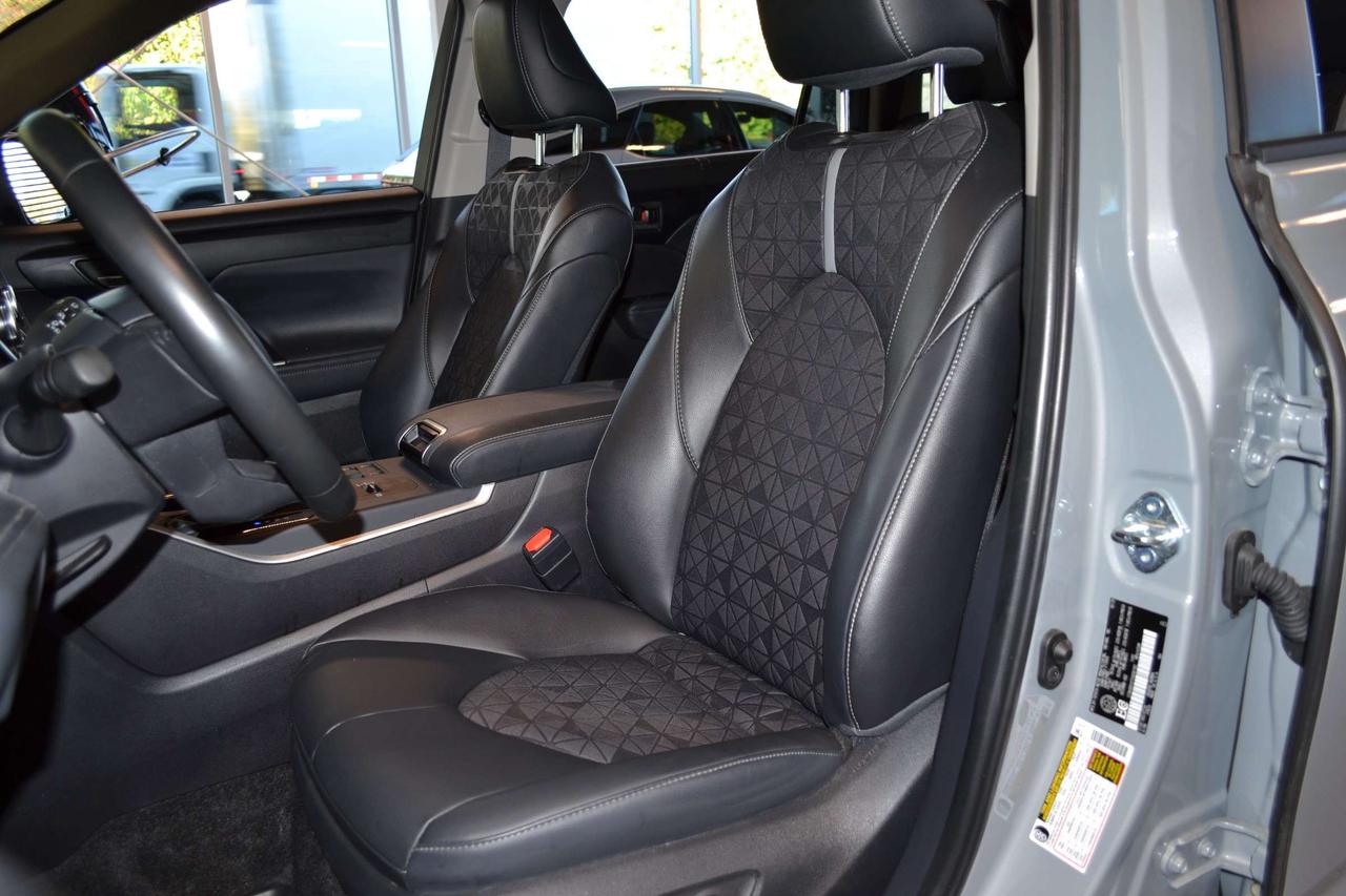 2025 Toyota Highlander XLE Photo