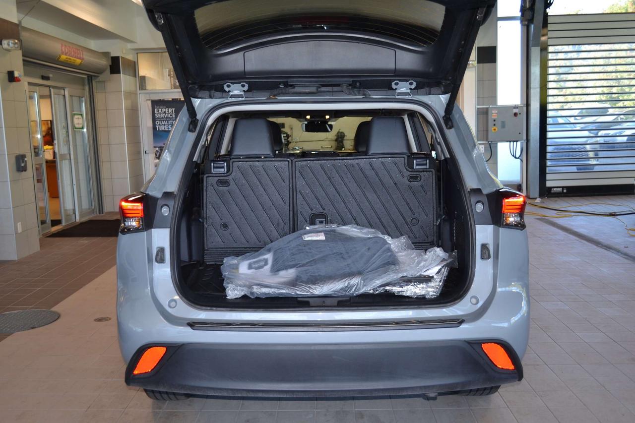 2025 Toyota Highlander XLE Photo
