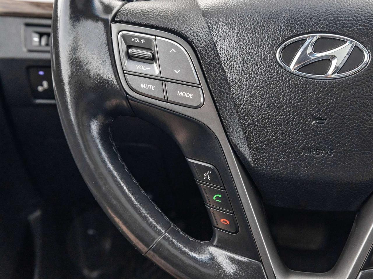 2017 Hyundai Santa Fe Luxury AWD 2.4L   Pano Roof   Heated Seats   Blind Spot   Clean Carfax Photo