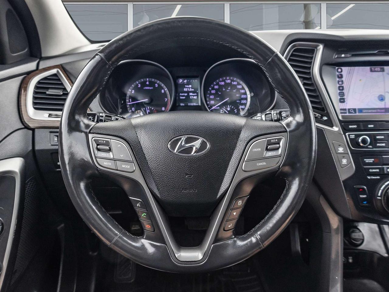 2017 Hyundai Santa Fe Luxury AWD 2.4L   Pano Roof   Heated Seats   Blind Spot   Clean Carfax Photo