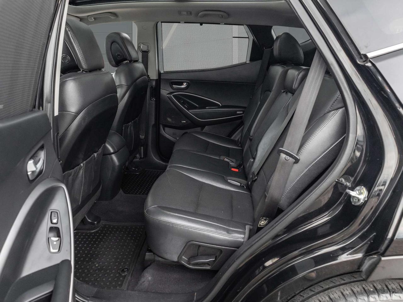 2017 Hyundai Santa Fe Luxury AWD 2.4L   Pano Roof   Heated Seats   Blind Spot   Clean Carfax Photo
