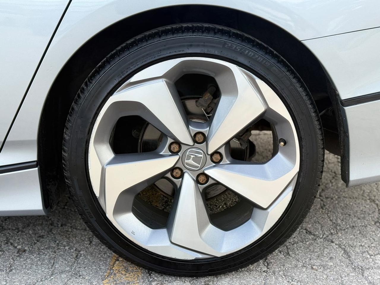 2018 Honda Accord Touring 2.0 Photo