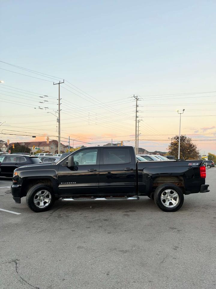 2017 Chevrolet Silverado 1500 4WD Crew Cab  LT w/2LT Photo