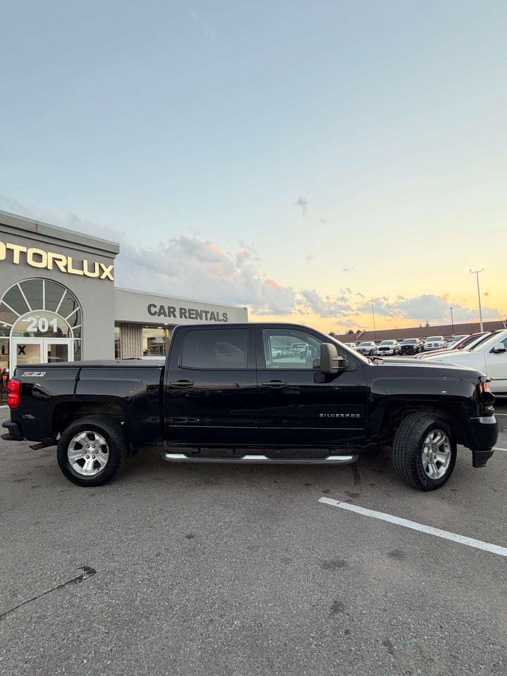 2017 Chevrolet Silverado 1500 4WD Crew Cab  LT w/2LT Photo