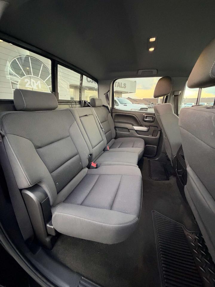 2017 Chevrolet Silverado 1500 4WD Crew Cab  LT w/2LT Photo