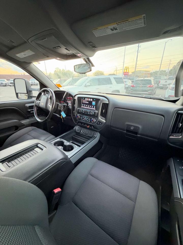 2017 Chevrolet Silverado 1500 4WD Crew Cab  LT w/2LT Photo