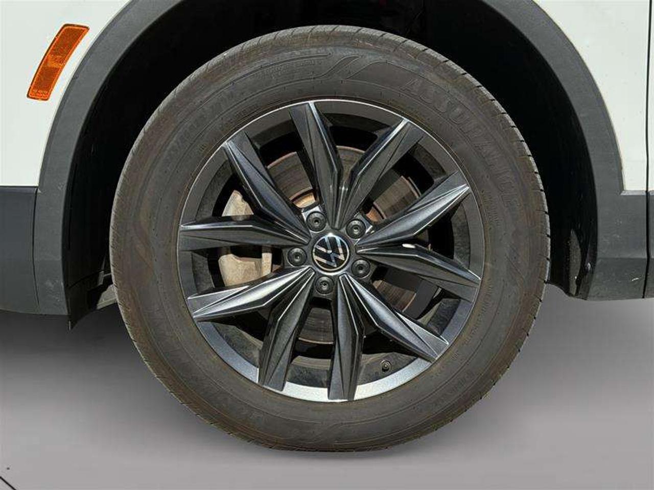 2023 Volkswagen Tiguan Comfortline 2.0T 8sp at w/Tip 4M Photo