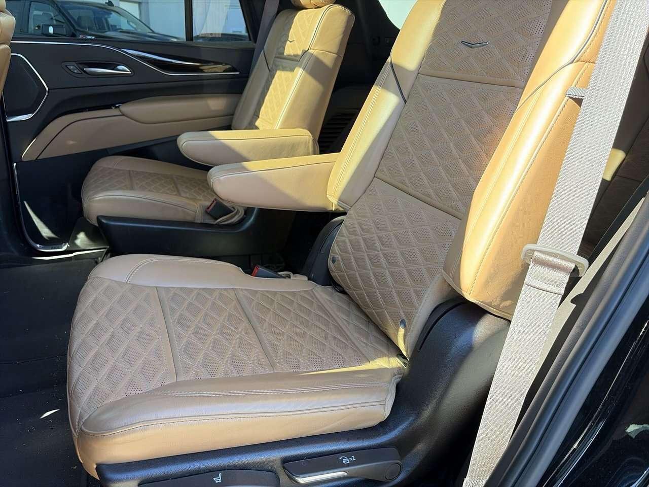 2023 Cadillac Escalade Sport Photo